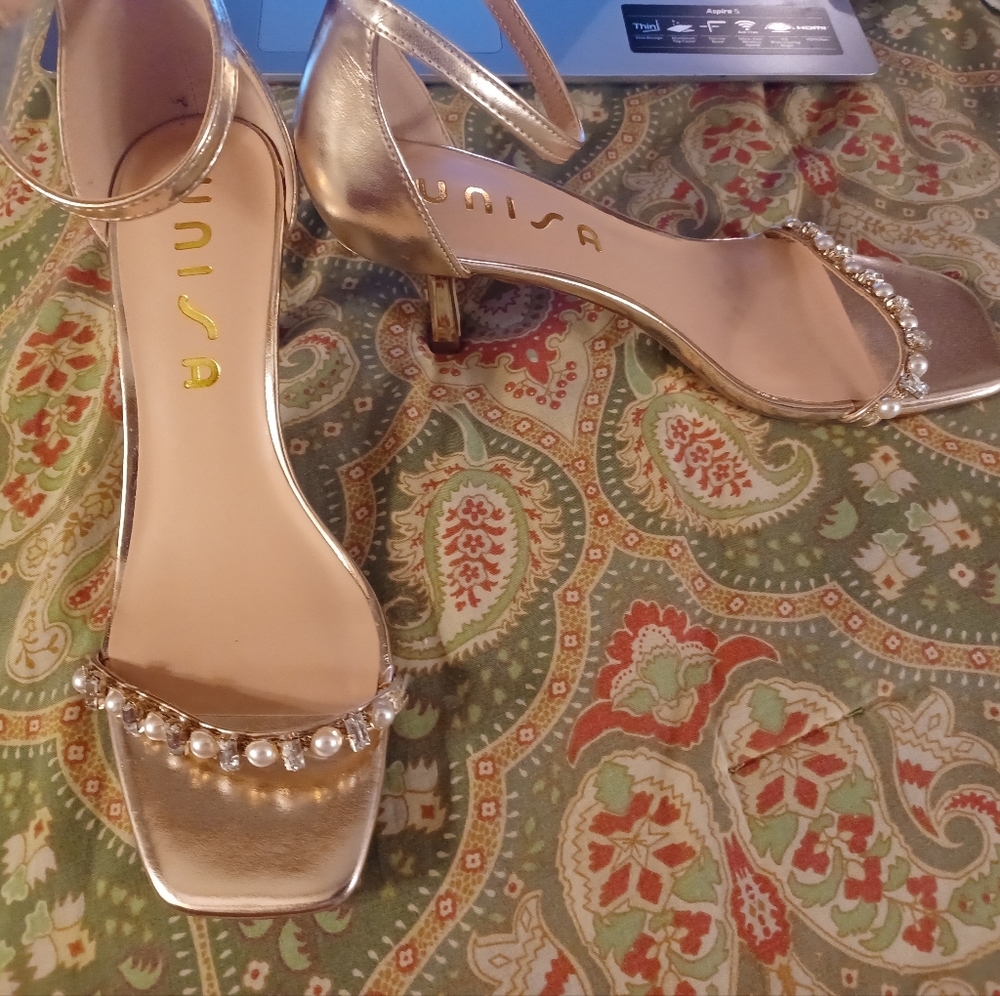 Unisa 8.5 8 1/2 gold sandals heels shoes